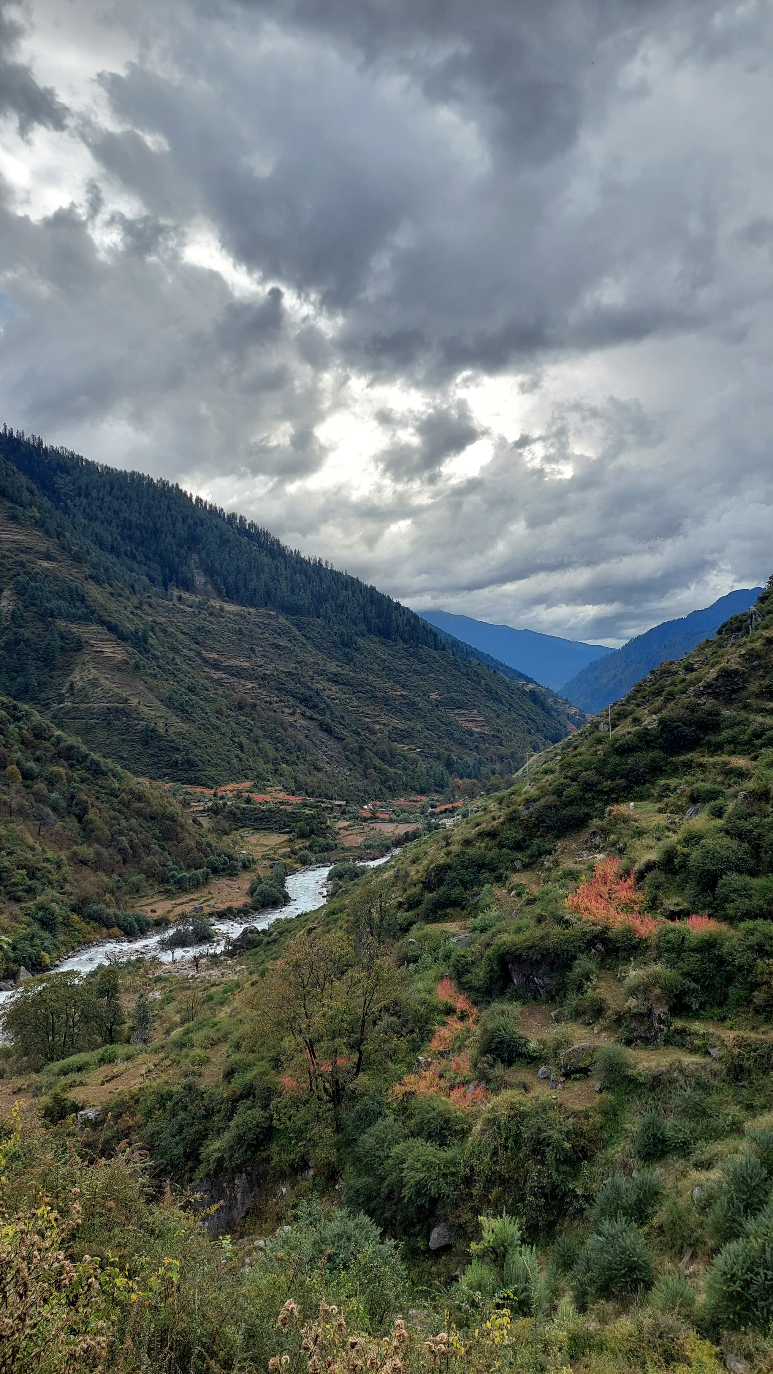 Supin River from Osla village on the Har ki doon trek.